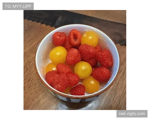 袁悦训练完直接啃鸡腿？这反差谁懂啊