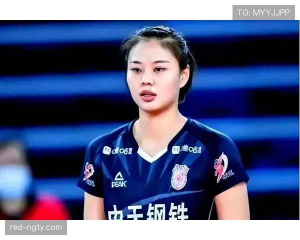 龚翔宇赛后街拍：名牌、豪车、精致妆，和场上那个拼命三郎真的不是一人